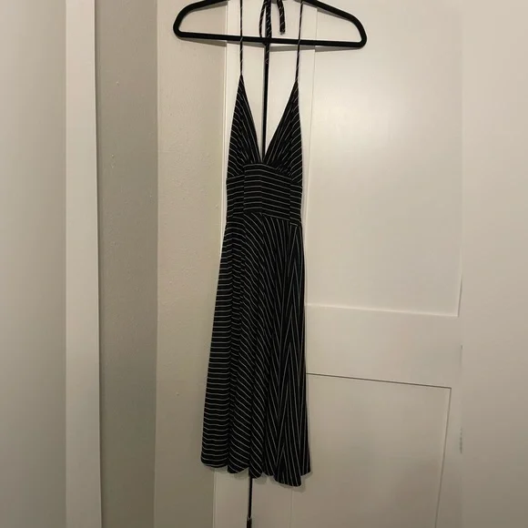 Alyn Paige Black and White Asymmetrical Halter Dress - S - Picture 6 of 6